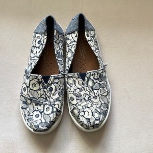 Girls Tom’s Canvas Shirts